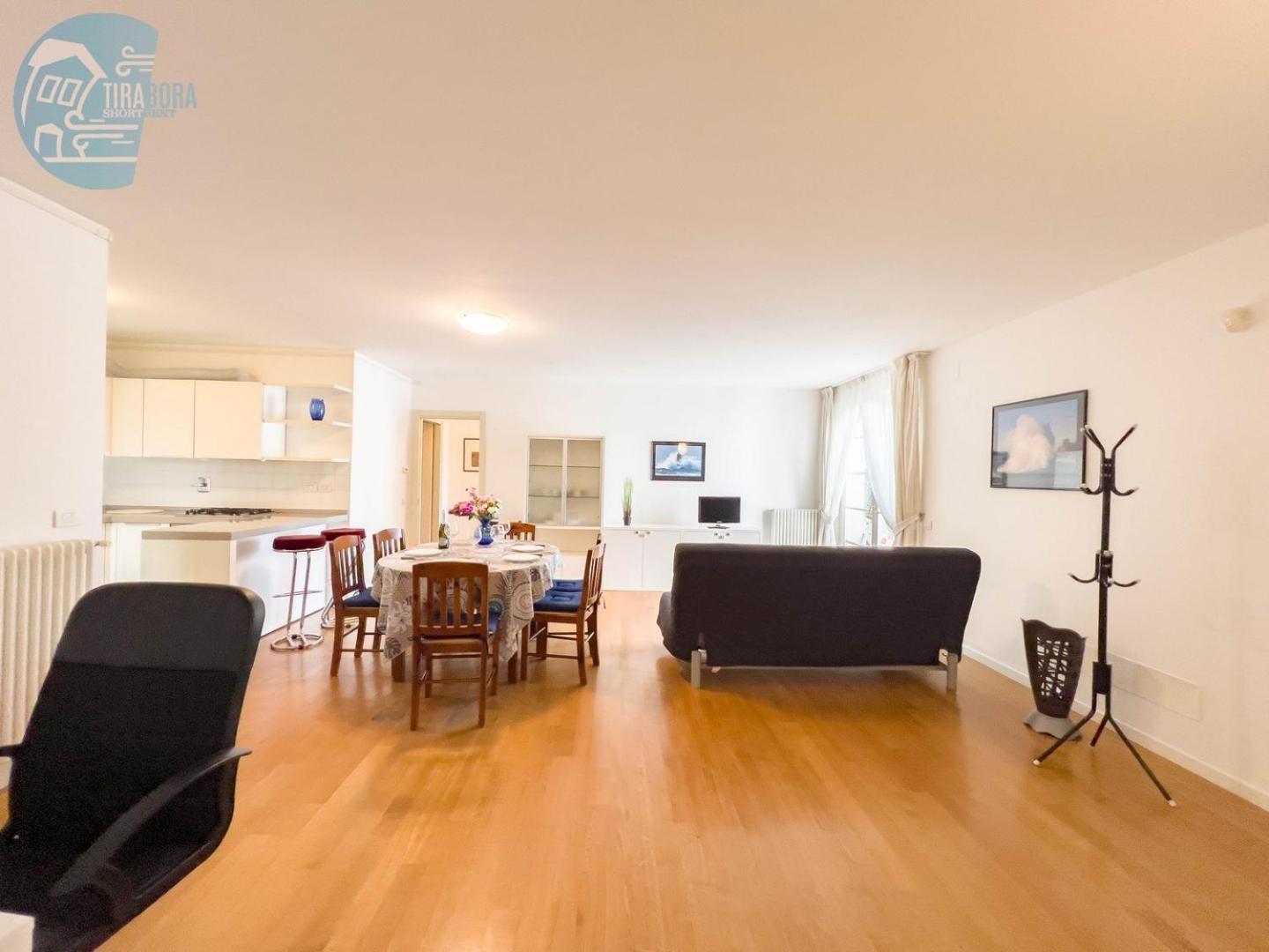 Appartamento Cattedrale 5 Tirabora Short Rent Trieste Esterno foto