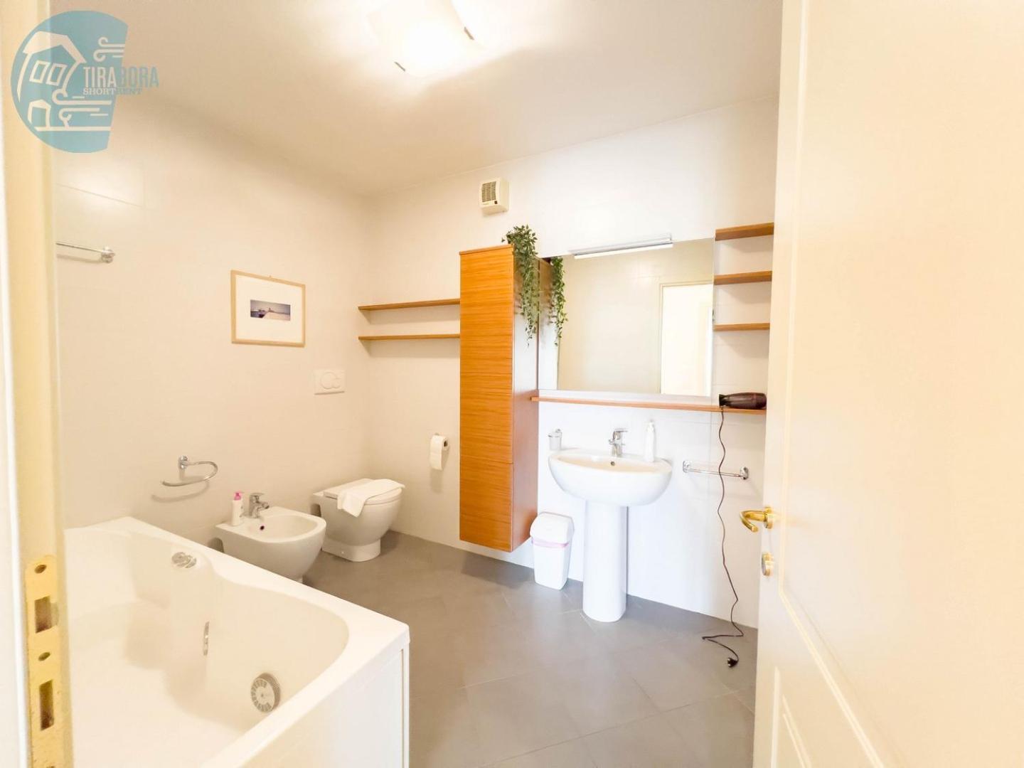 Appartamento Cattedrale 5 Tirabora Short Rent Trieste Esterno foto