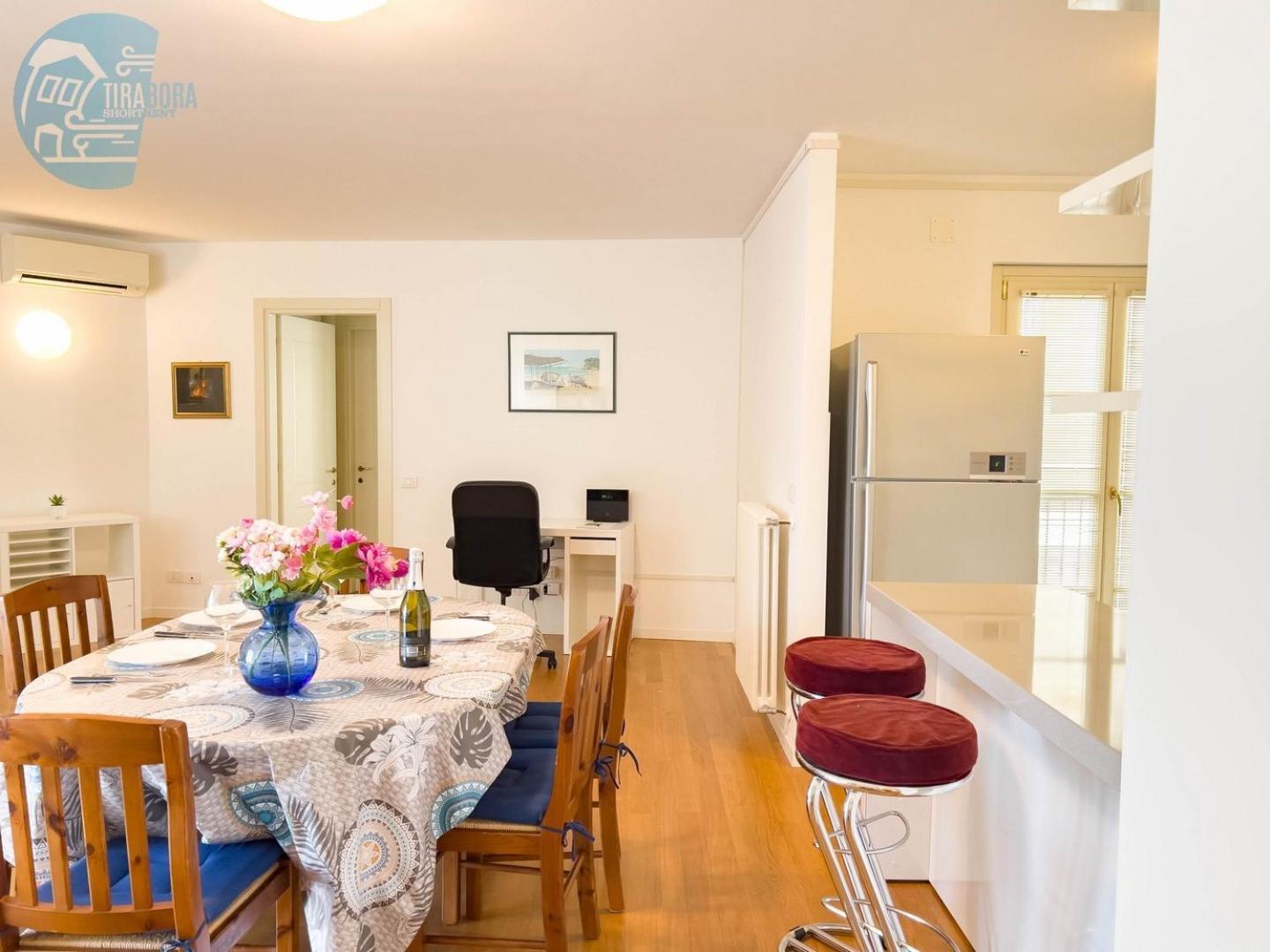 Appartamento Cattedrale 5 Tirabora Short Rent Trieste Esterno foto