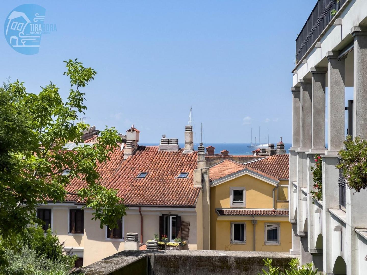 Appartamento Cattedrale 5 Tirabora Short Rent Trieste Esterno foto