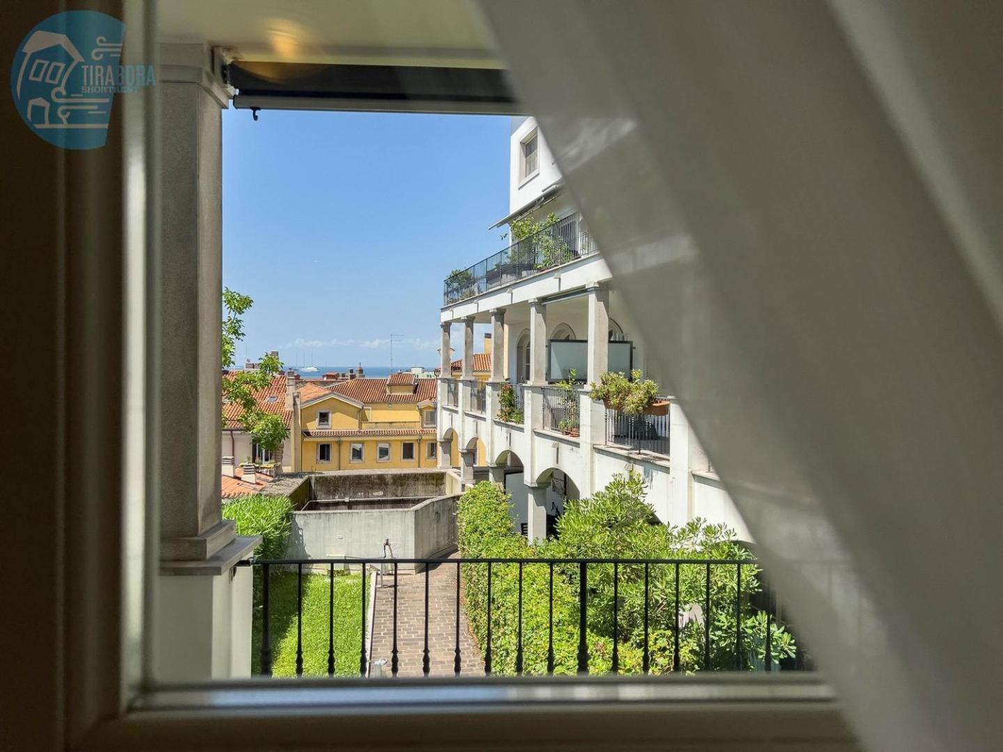 Appartamento Cattedrale 5 Tirabora Short Rent Trieste Esterno foto